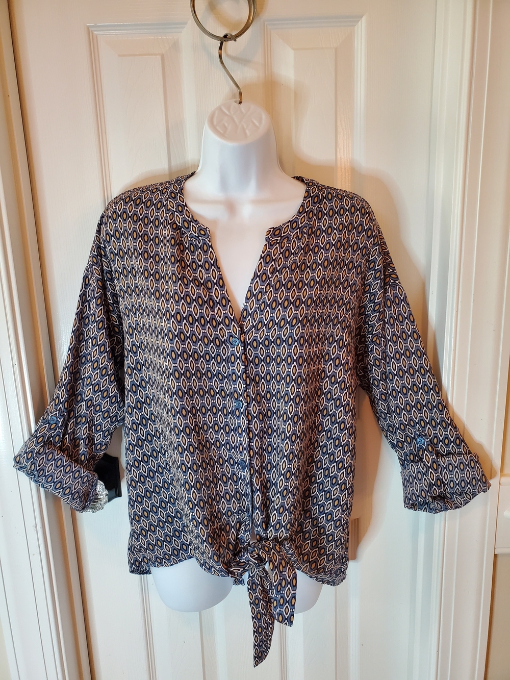 Pleione Geometric Tie-Front Roll-Tab Sleeve Blouse M